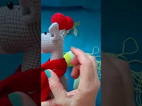 Видео: 34.Вязание амигуруми."Новогодний жирафик".Часть 2.