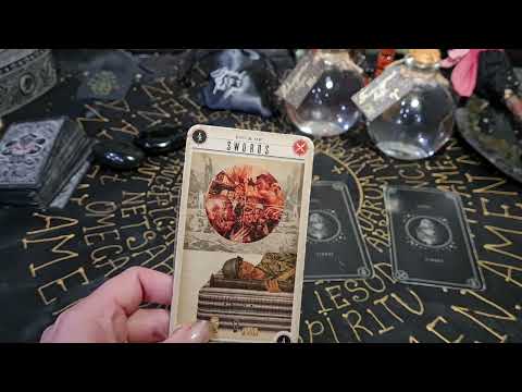 Видео: Его чувства и планы на тебя. Гадание на картах Таро.