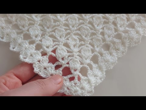 Видео: Как связать треугольную шаль крючком / Простое вязание крючком схемы шали для начинающих