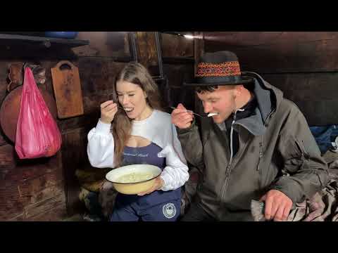 Видео: Як живуть пастухи в Карпатах сьогодні? Полонина Псарівка с. Бистрець / Карпатська ферма