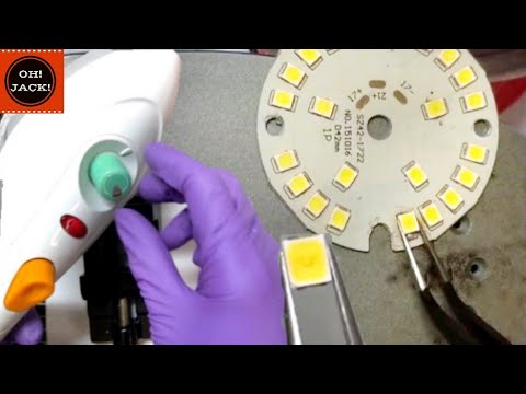 Видео: Как распаять smd LED утюгом