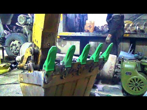 Видео: УСТАНОВКА АДАПТЕРОВ И КОРОНОК НА КОВШ КАТЕРПИЛЛЕРА!!!