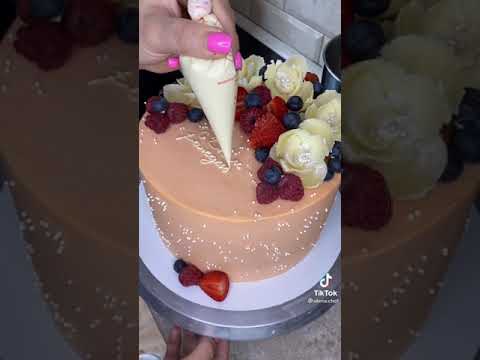 Видео: тортики+истории от @alena.chef