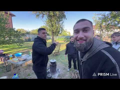 Видео: ПАША и СЕВА KISYLKA РАССКАЗЫВАЮТ ИСТОРИИ | Готовим плов на даче