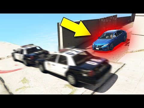 Видео: ОНИ МЕНЯ НЕ ЗАМЕТИЛИ! ПОЛИЦЕЙСКАЯ ПОГОНЯ ЗА TOYOTA CAMRY В GTA 5 ONLINE
