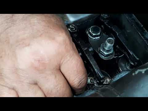 Видео: Регулировка зазора клапанов на Д-243 МТЗ-82.1