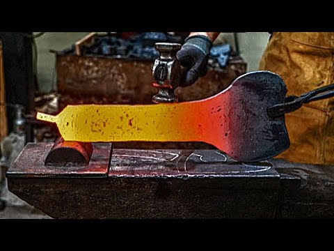 Видео: Процесс изготовления дамасского топора с красивым узором. ildo Blacksmith