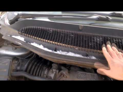 Видео: Замена свечей зажигания.Снятие губы в  Крайслер Вояджер,Таун Кантри,Додж Караван.