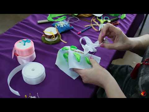 Видео: ВЫШИВКА ЯБЛОНЕВОГО ЦВЕТА. ЧАСТЬ 1 | ВЫШИВКА ЛЕНТАМИ «ШЁЛКОВОЕ ЧУДО» | руководитель Земзюлина В.В.