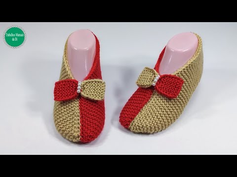 Видео: Как сделать вязаные тапочки двух цветов — красивая и простая модель!