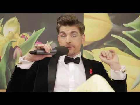 Видео: Старт продаж iPhone 6s с Сергеем Мезенцевым aka Виктор Делюкс