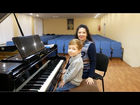 Видео: Первые уроки игры на фортепиано. Часть I. Открытый урок Голубевой Ксении Николаевны