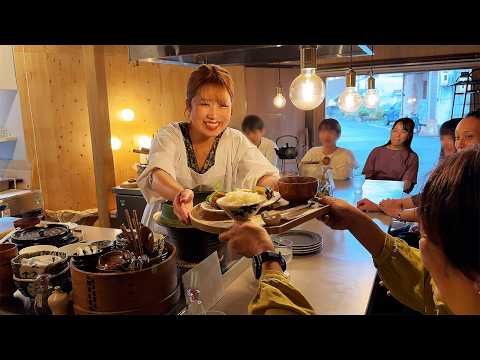 Видео: Без опыта! Бывшая офисная сотрудница управляет маленькой кухней, где всегда аншлаг!