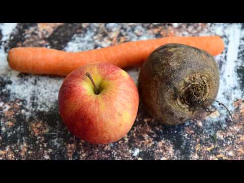 Видео: Свекла, яблоко, морковь. Я готовлю этот салат раз в неделю! Полезный рецепт.