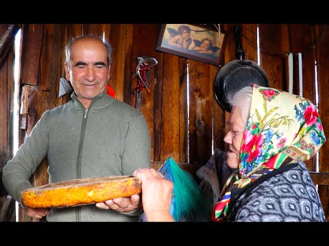 Видео: Как живут люди в румынской деревне? Традиционный румынский обед с туртой из мамалыги.