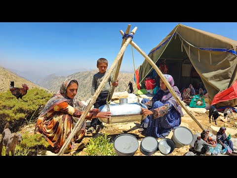Видео: Кочевая жизнь: жизнь в горах с девушками-кочевницами | Навыки приготовления масла и теста у девушек-