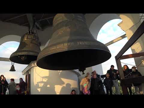 Видео: Колокольный звон на соборной колокольне в Кремле // Воссозданная колокольня разрушенного храма