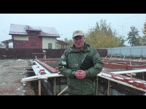 Видео: Устройство цокольного этажа из фундаментных блоков.  Устройство стен.