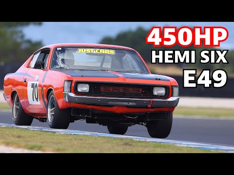 Видео: БОЛЬШАЯ АВСТРАЛИЙСКАЯ ШЕСТЕРКА MOPAR! - Wild Charger Racer 1972 E49 НА БОРТУ.
