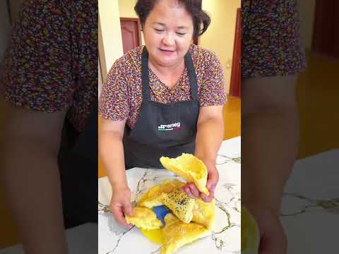 Видео: Самса из бездрожжевого слоеного теста. Можно начинку любую, а я добавила сыр. Самса с сыром