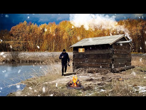 Видео: Строительство рыбацкой хижины из шпал | Секретное убежище возле озера