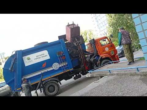 Видео: Мусоровоз KAMAZ САХ РАЗ мк - 4554 - 06  (мне дали нажать на кнопку пресса мусора ураа✨✨) 