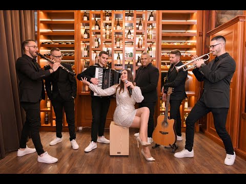 Видео: 4U Band - Сплет песни за вино и уживање