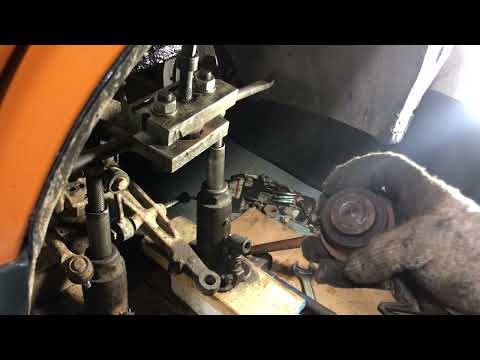 Видео: ЗАМЕНА ВЕРХНЕЙ ШАРОВОЙ С ПОМОЩЬЮ СЬЕМНИКА НА ФОЛЬКСВАГЕН Т4!!!