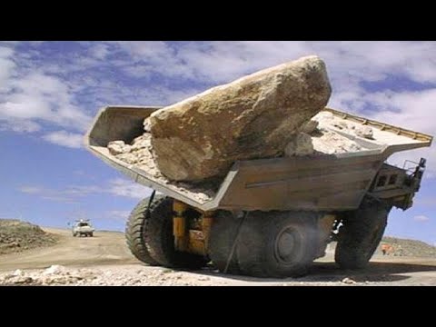 Видео: Удивительные опасные неудачи, самые большие навыки оператора самосвала