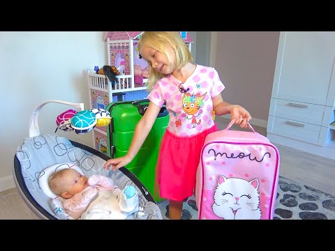 Видео: СОФИЯ ВОВСЕМ ПОМОГАЕТ СЕСТРЕ. СОФУНЬЯ ШАЛУНЬЯ