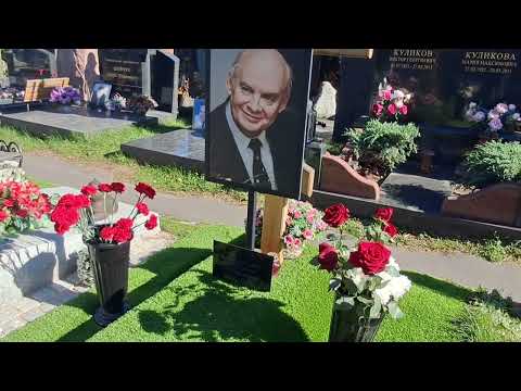 Видео: Новодевичье кладбище сентябрь 22 09 2025 Москва . Установлен памятник Маслякову  