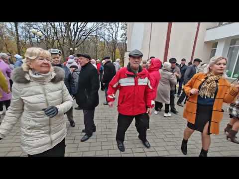 Видео: 3.11.24... "ПРИВЕТ!"... гр. Сила Моли... звучит на танцполе в Гомельском парке...