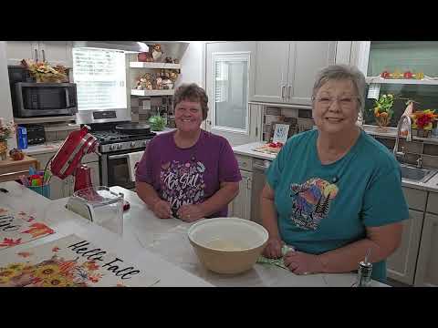 Видео: Домашние булочки с колбасой, перцем и луком – мое сердце и живот полны