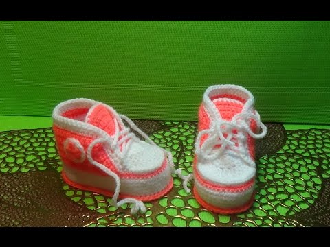 Видео: Вязание крючком пинетки-кеды для девочки #154