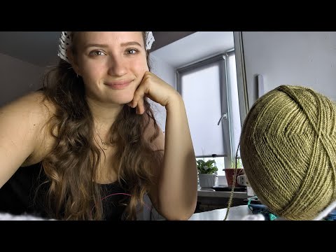 Видео: Простая Жизнь в прямом эфире Вяжет Спицами 🧶