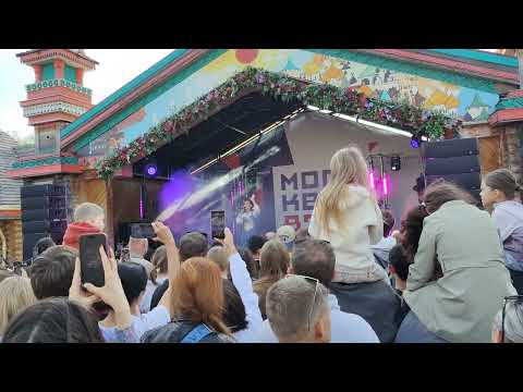 Видео: Татьяна Куртукова - С Добром - #Новую #Песню спела для москвичей и гостей столица народная любимица