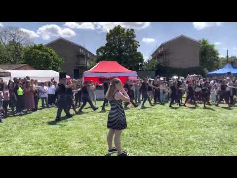 Видео: Фолклорен Фитнес Гергьовден -Лондон Велешко хоро