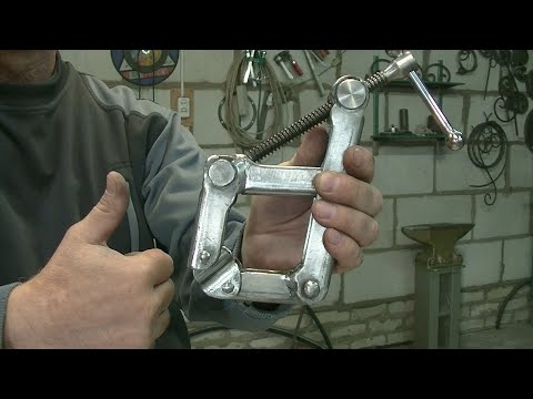 Видео: Мощная струбцина из автомобильного домкрата.