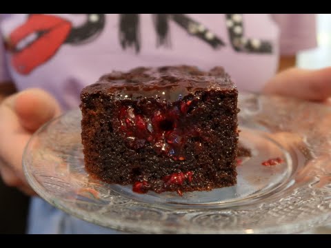 Видео: НЕОБЫЧНЫЙ  ШОКОЛАДНЫЙ - ПИРОГ  //  UNUSUAL CHOCOLATE PIE //