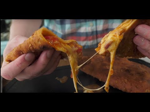 Видео: Пицца-чебурек. Жирный Франкенштейн!