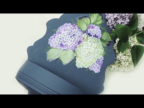 Видео: Рисуем сирень акрилом. Мастер класс от художника Ларисы Гончаровой из Жостово