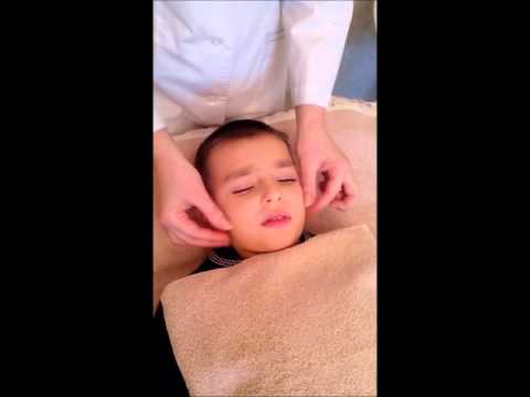 Видео: Логопедический массаж (Некоторые приёмы активизирующего массажа)