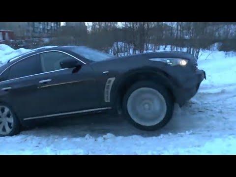 Видео: Что может Infiniti FX 37 на бездорожье против Toyota и WV