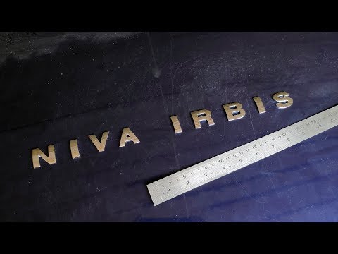 Видео: Добавили индивидуальности нашей Ниве Урбан. Наклеили металлические буквы на капот. NIVA IRBIS.