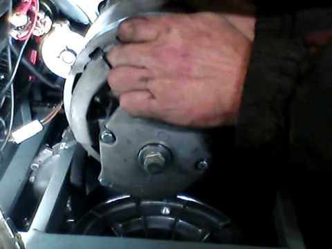 Видео: Пелец мини отзывы владельца 3 замена ремня вариатора и регулировка катков гусеницы