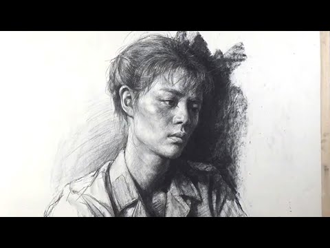 Видео: Как нарисовать портрет девушки угольным карандашом