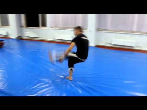 Видео: Туториал по вебстеру или маховому сальто вперед (webster)