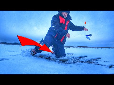 Видео: Зимняя ловля щуки на жерлицы | Рыбалка по первому льду | Ноябрь 2023