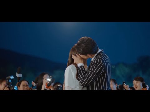 Видео: Генеральный директор приревновал и публично поцеловал Золушку, чтобы объявить, что она его невеста