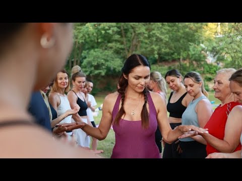 Видео: Йога и гвоздетерапия .